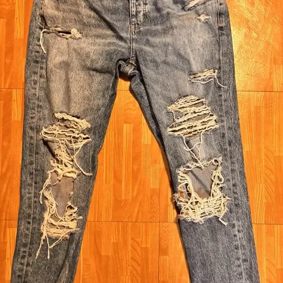 American Eagle Tomgirl Jeans Size 2 Distressed High Rise Mom Denim - Picture 2 of 7